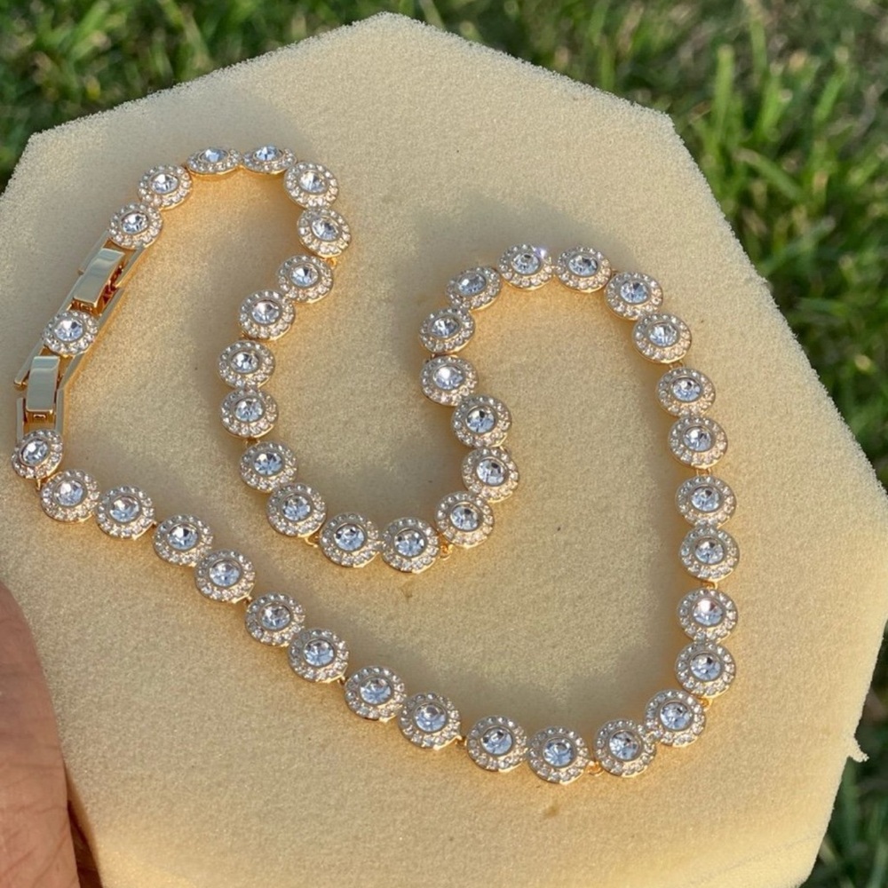 - 14KT Gold Plated swarovski elements necklace - not swan stamped - Picture 3 of 13